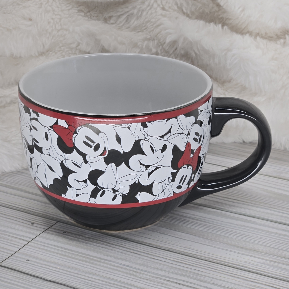 Silver Buffalo Disney Classic Minnie Rocks The Dots All Over Faces Ceramic Mug